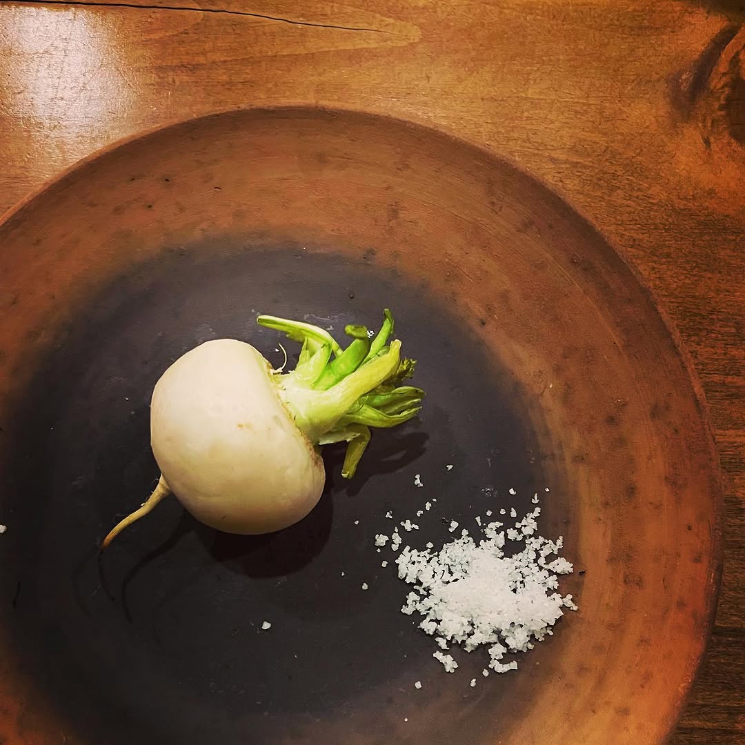 A single turnip on an earthenware plate, with salt.